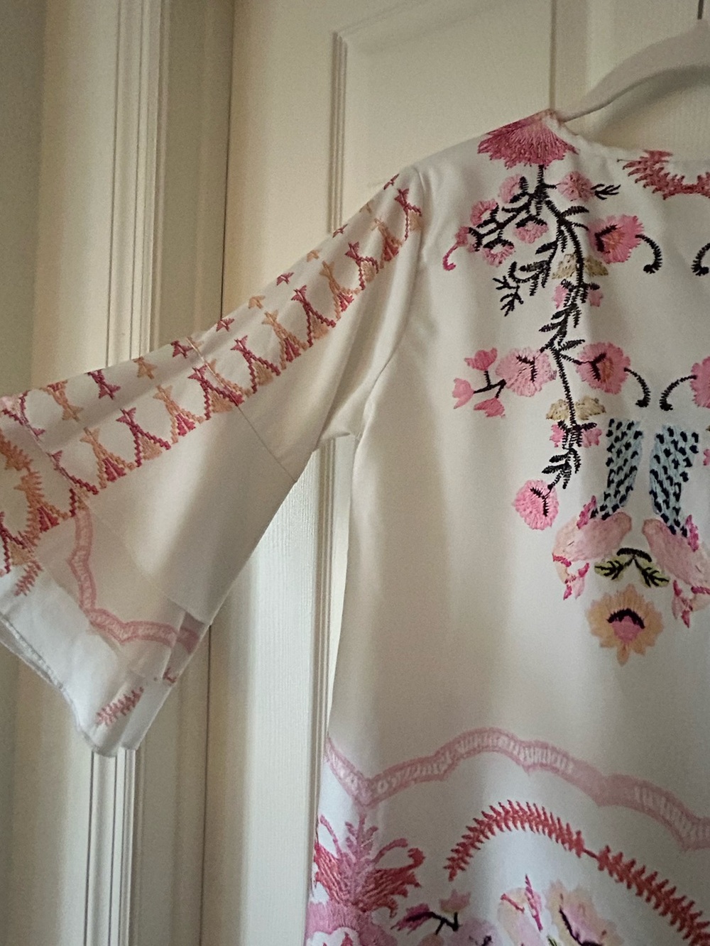 White Floral Embroidered V Neck Boho Tunic - Size Medium - Picture 6 of 12